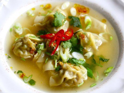 wontons Suppe med wontons og urter