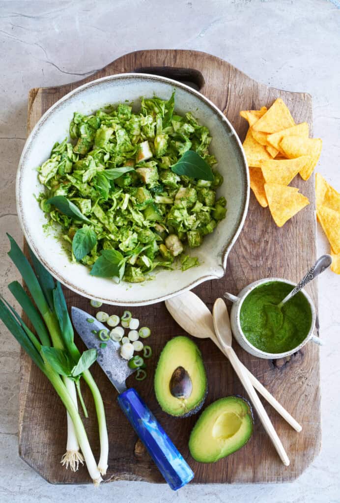 Green Goddess salat med kylling og avocado