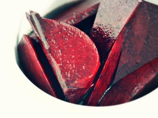 rødbeder Confit af fasanlår og farseret fasanbryst med variation af rødbeder